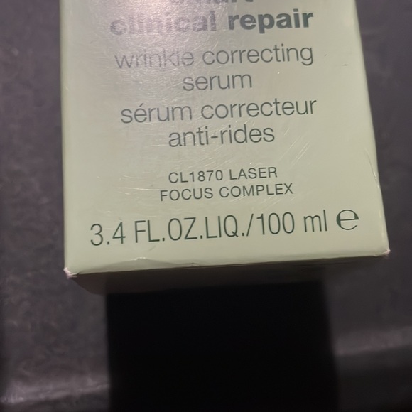 Clinique - Picture 2 of 7